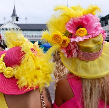 kentucky derby fans wearing bright pink and yellow hats
