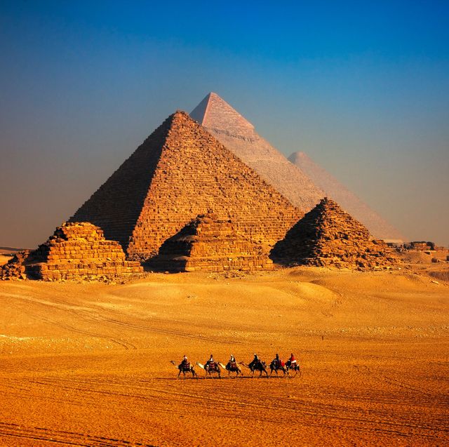 giza egypt pyramids camels caravan cairo desert wonders of the world