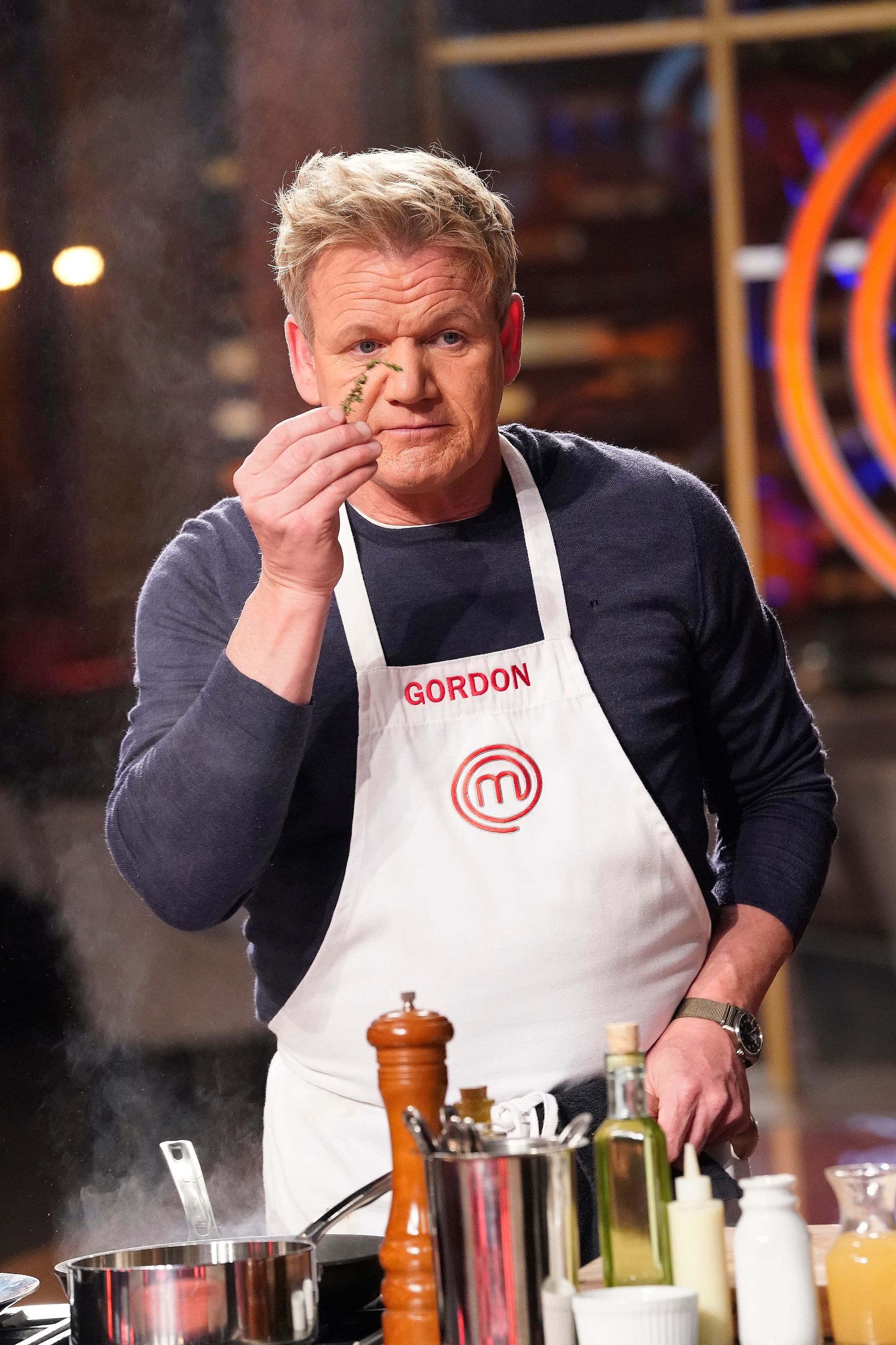 https://hips.hearstapps.com/hmg-prod/images/host-judge-gordon-ramsay-in-the-box-in-a-box-in-a-box-news-photo-1635262612.jpg