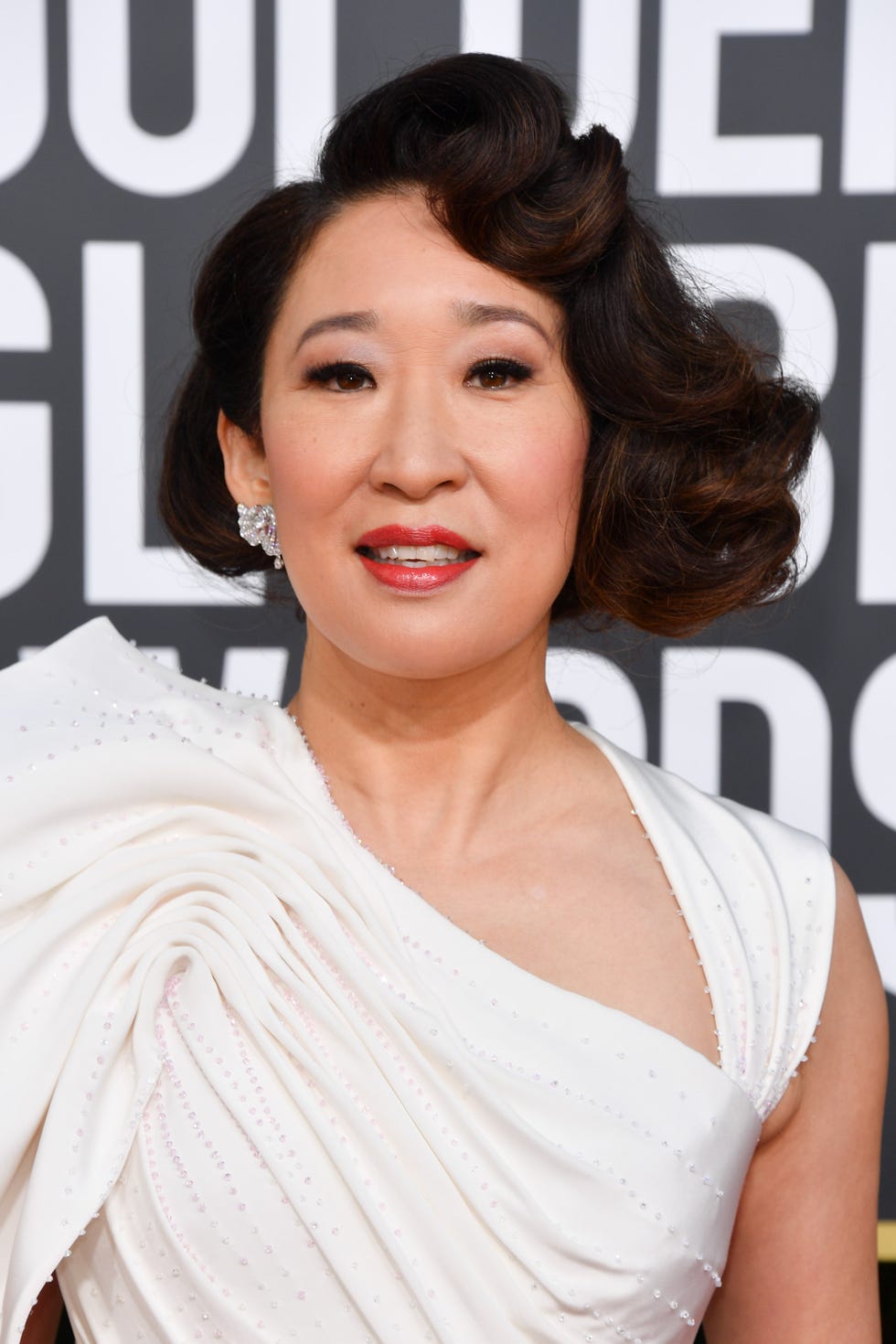 sandra oh  asymmetrical bob haircut