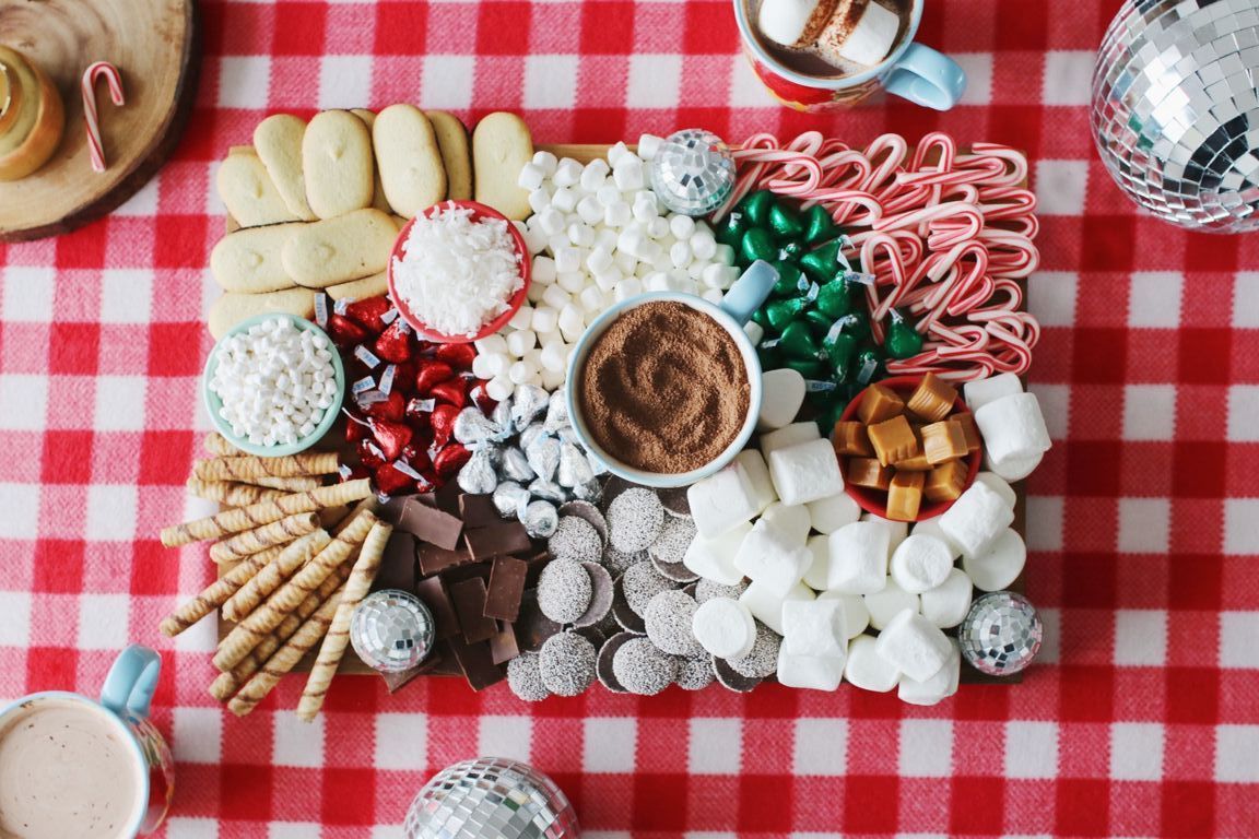 You Will Love this Festive Holiday Hot Cocoa Board! 