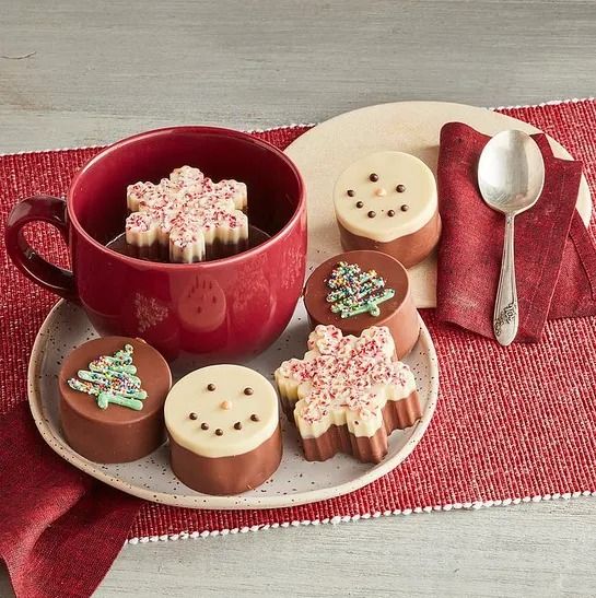  Christmas Meltaway Hot Chocolate Toppers Gift by Chocolate  Works, Similar to Hot Cocoa Bombs, Luxury Belgian Milk Chocolate with  Marshmallows, Chocolate Candy Gift Set, Holiday Gift Box : Grocery 