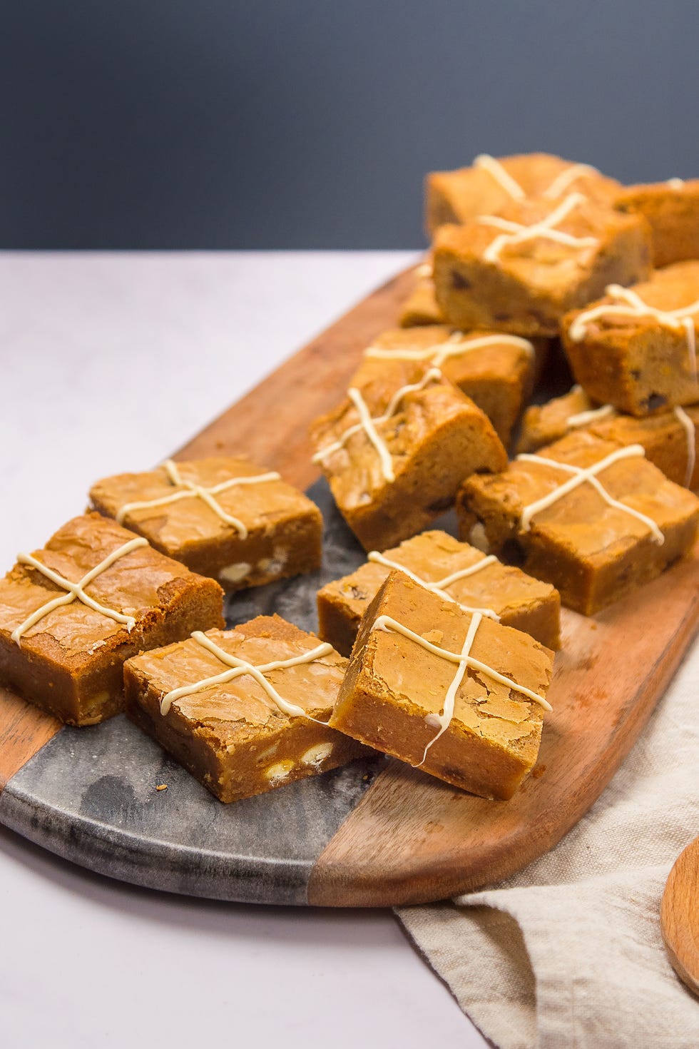 hot cross bun blondies