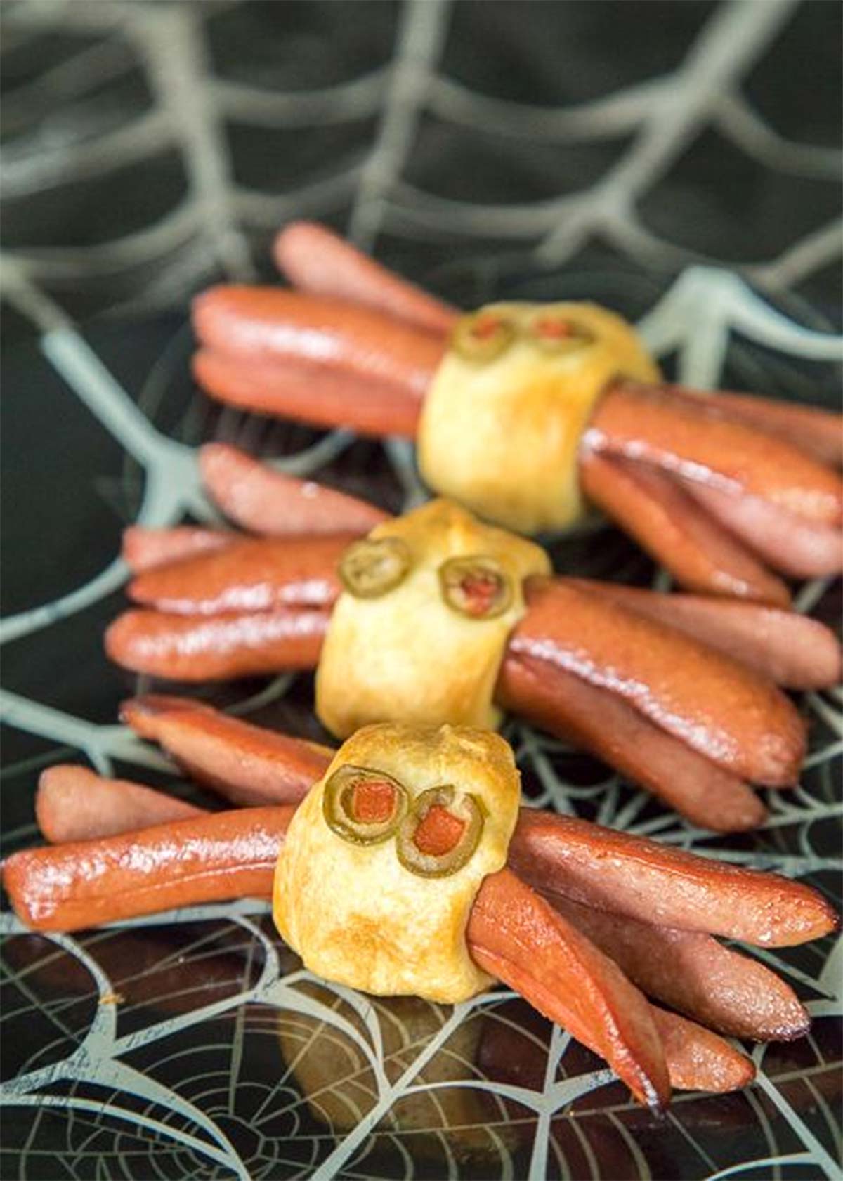 hot dogs con forma de arañas para halloween