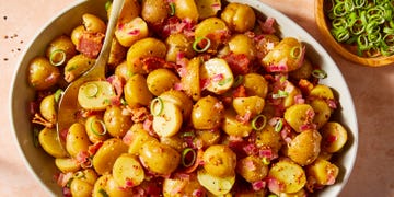 potato salad with chopped onions and bacon