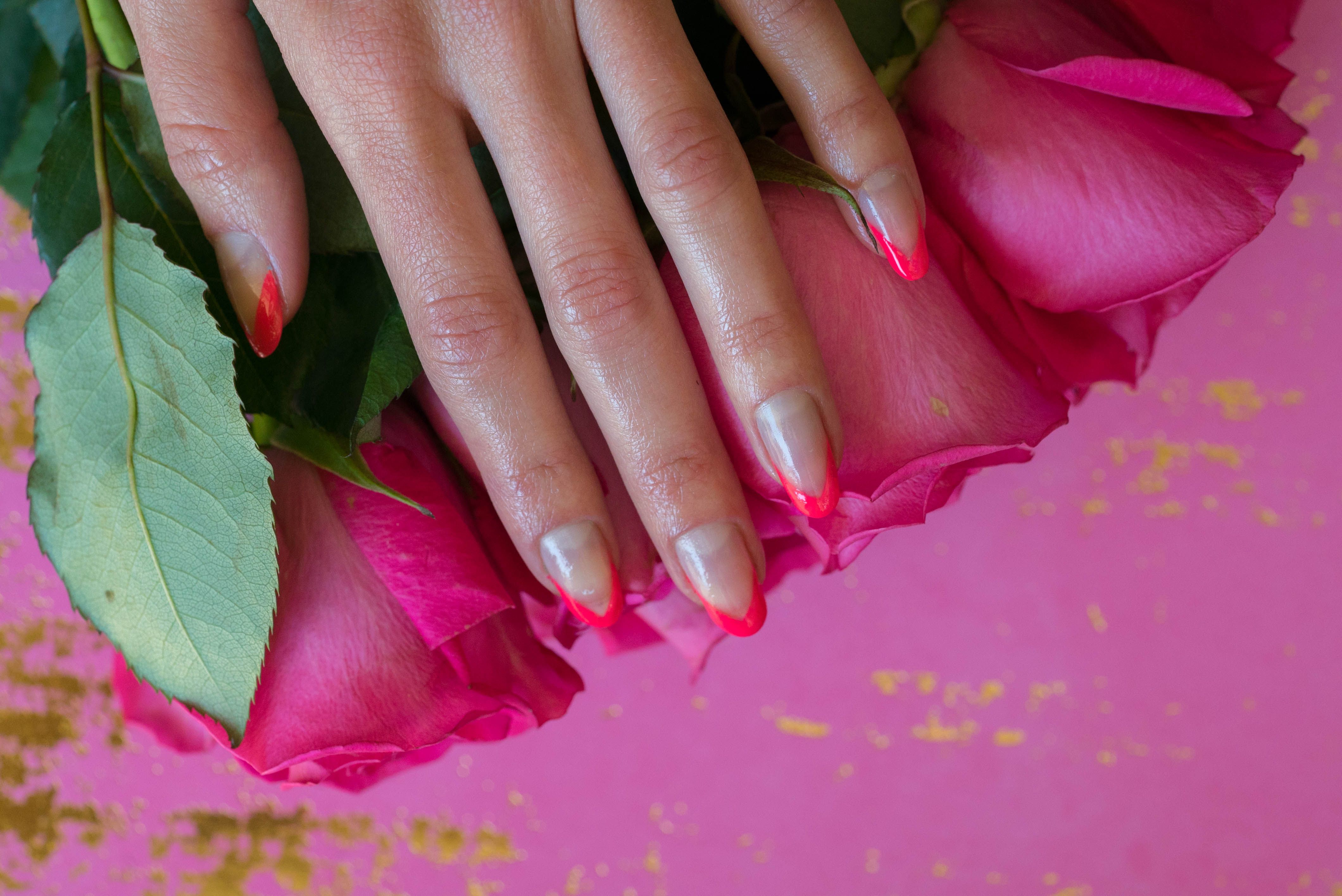 V Shape Square Fingernails Press On Nails Short Red Color With Glitter Fake  Nails Art Pre Designed Franch Love