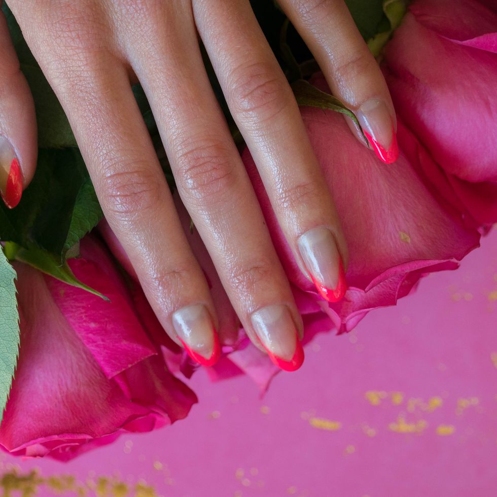 14 examples of pink glitter nails that'll make you smile