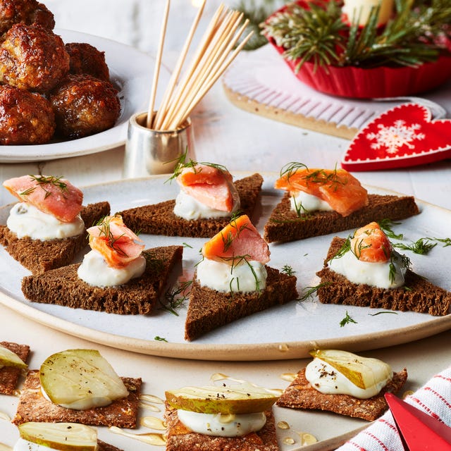 hot smoked salmon rye breads