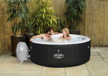 Inflatable hot tub
