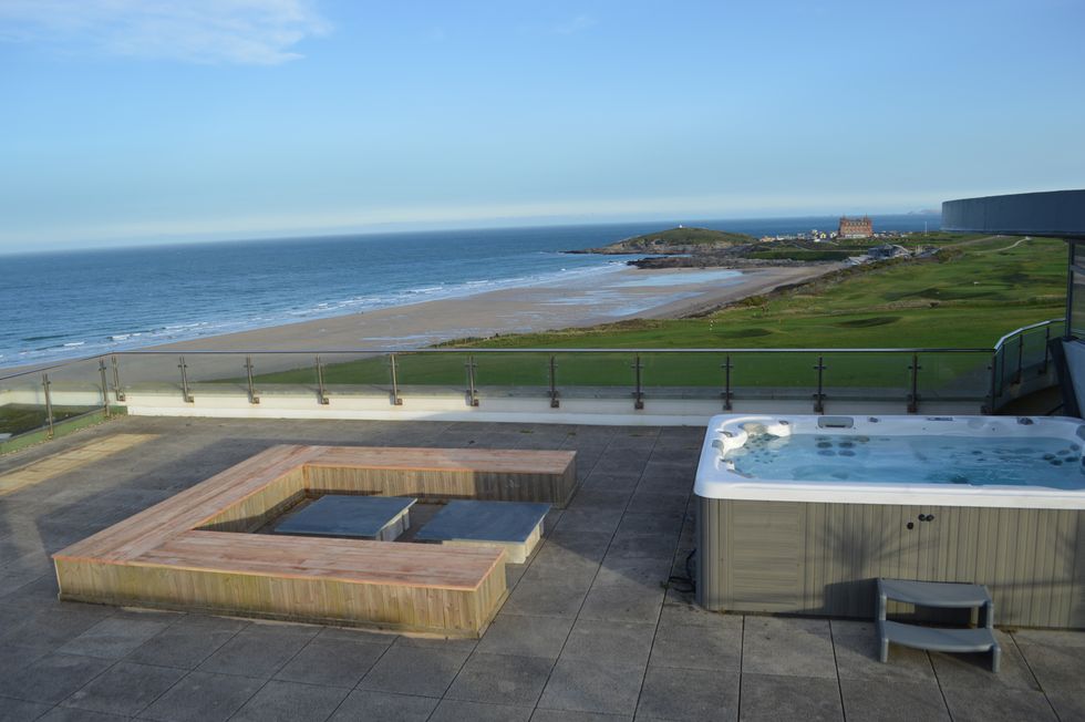 9 hot tub breaks uk   lodges with hot tubs
