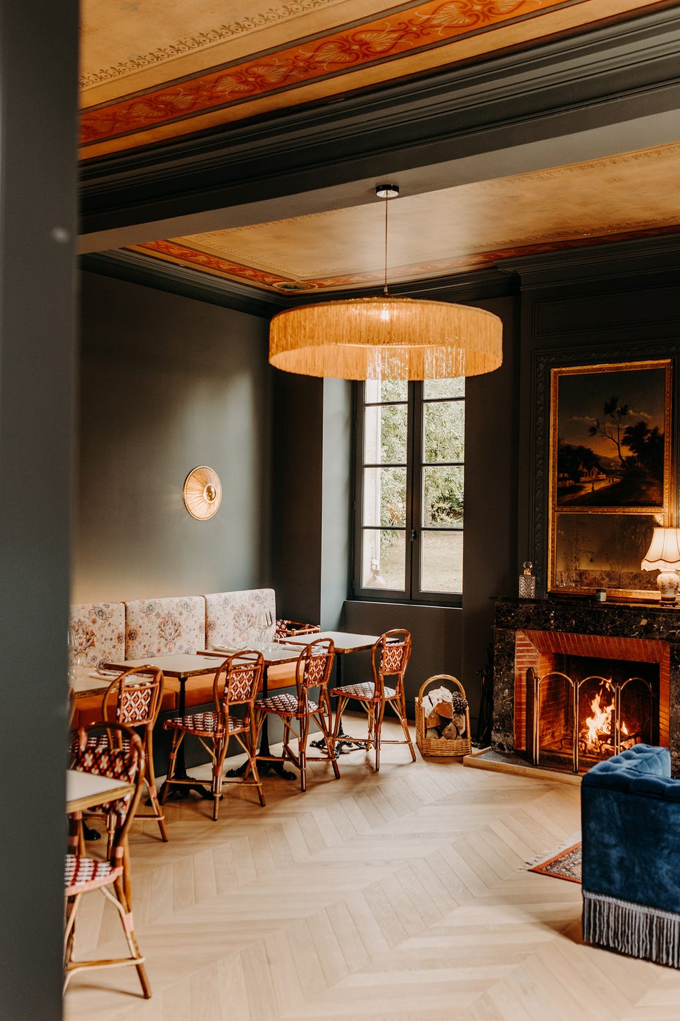 comedor con chimenea