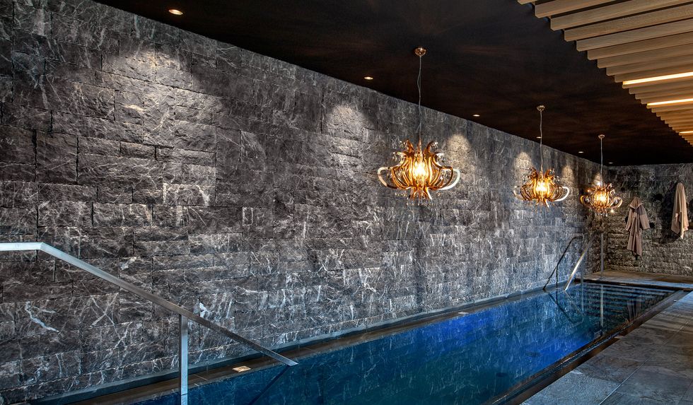Lighting, Ceiling, Architecture, Wall, Water, Swimming pool, Building, Interior design, Glass, Space, 