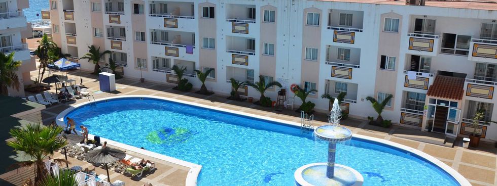 Swimming pool, Property, Building, Resort, Apartment, Condominium, Real estate, Leisure centre, House, Leisure, 