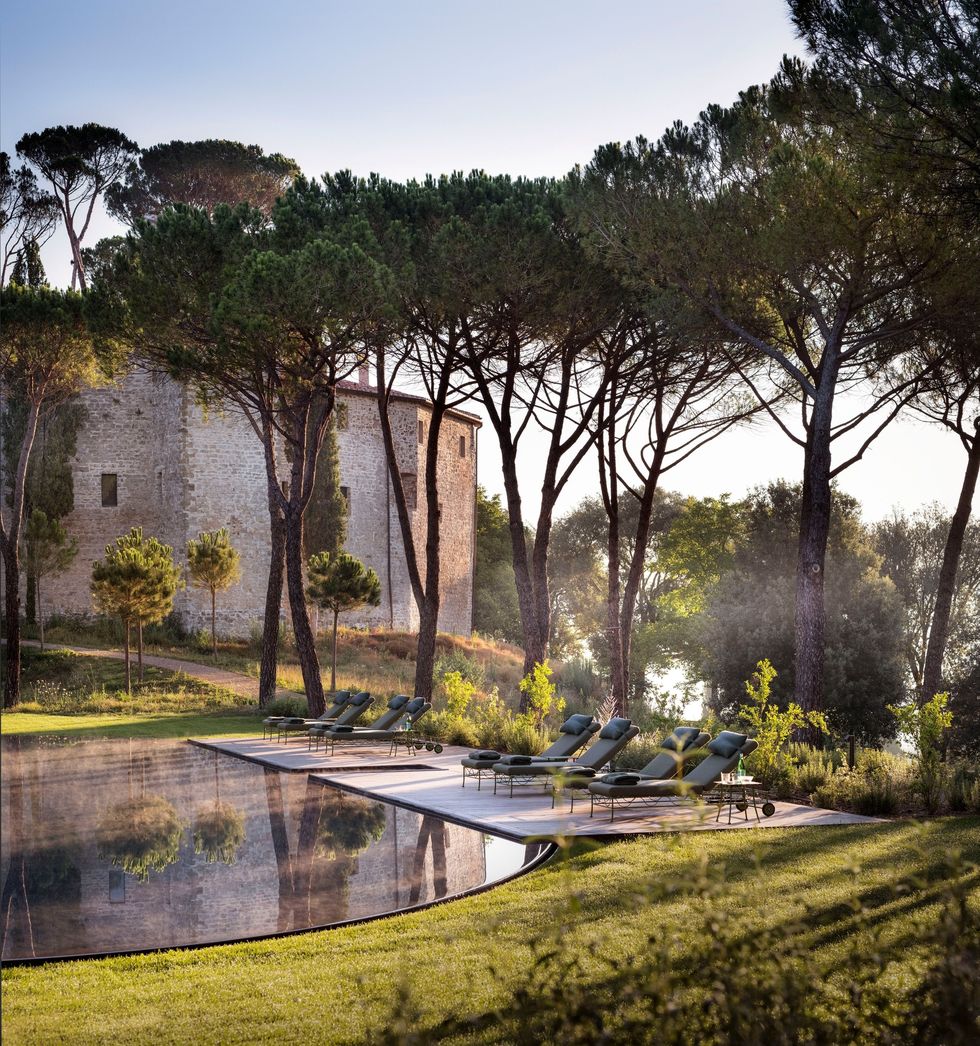 Het Castello di Reschio in Umbri combineert modern comfort een zwembad een spa met kamers in een duizend jaar oud kasteel met een roemrucht verleden
