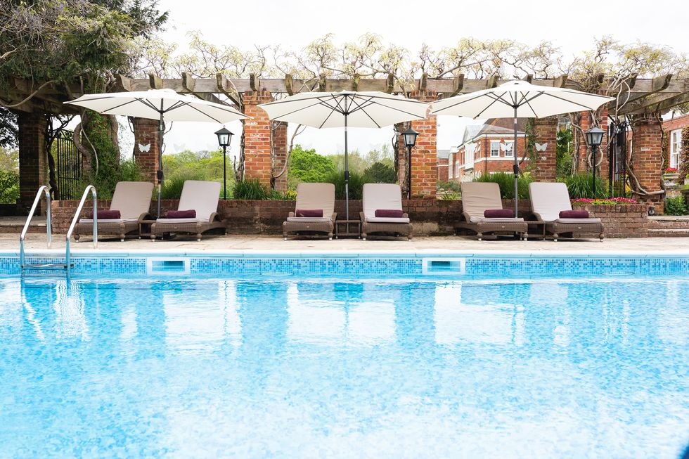 hotels with outdoor pools