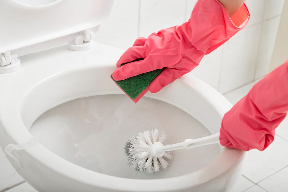 15 Mistakes To Avoid When Cleaning Your Bathroom