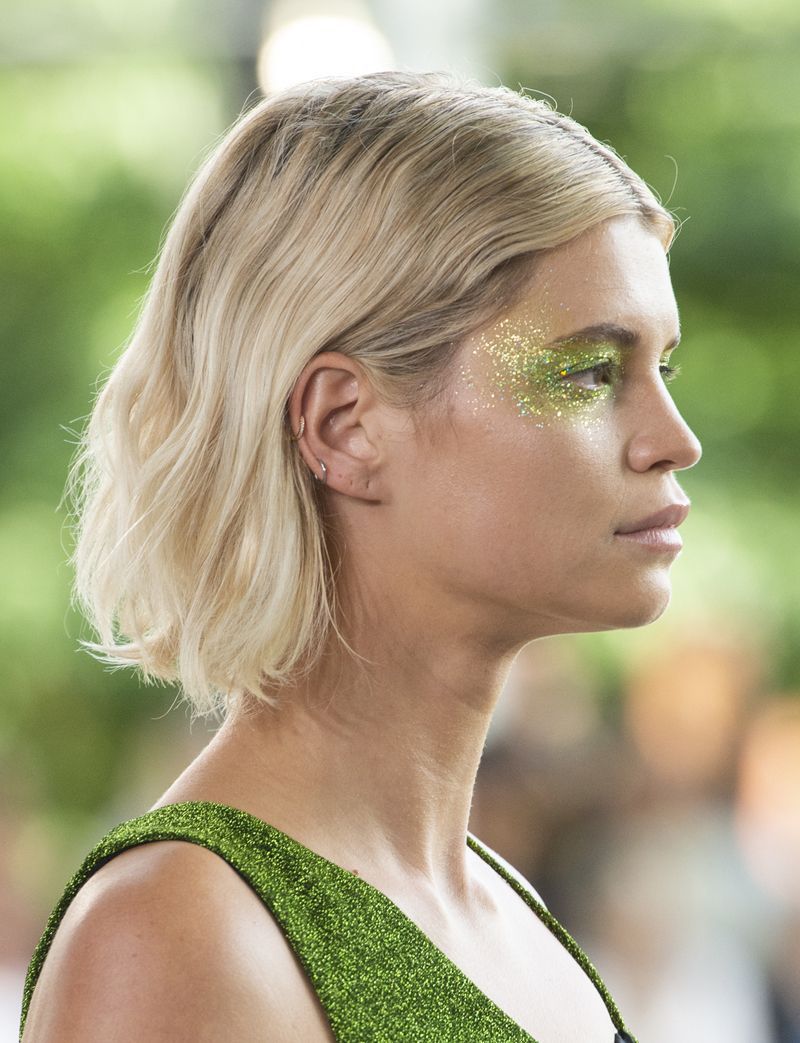 Trucco occhi Primavera Estate 2020: tendenza glitter, strass e