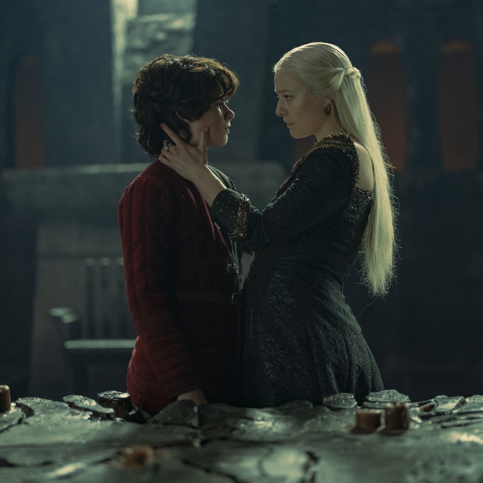 elliot grihault as luke velayron and emma d'arcy as rhaenyra targaryen in 'house of the dragon' season 1 episode 10