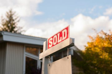 house sold sign