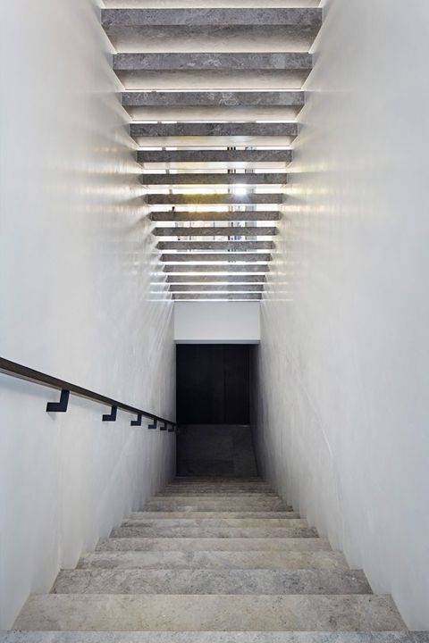 White, Architecture, Line, Stairs, Daylighting, Building, Ceiling, Room, Symmetry, Concrete, 