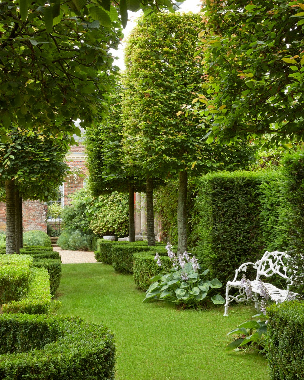 Tour a Historic English Estate by Esther Cayzer-Colvin 2022