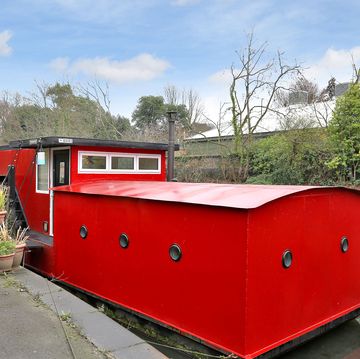 Beautiful houseboat for sale