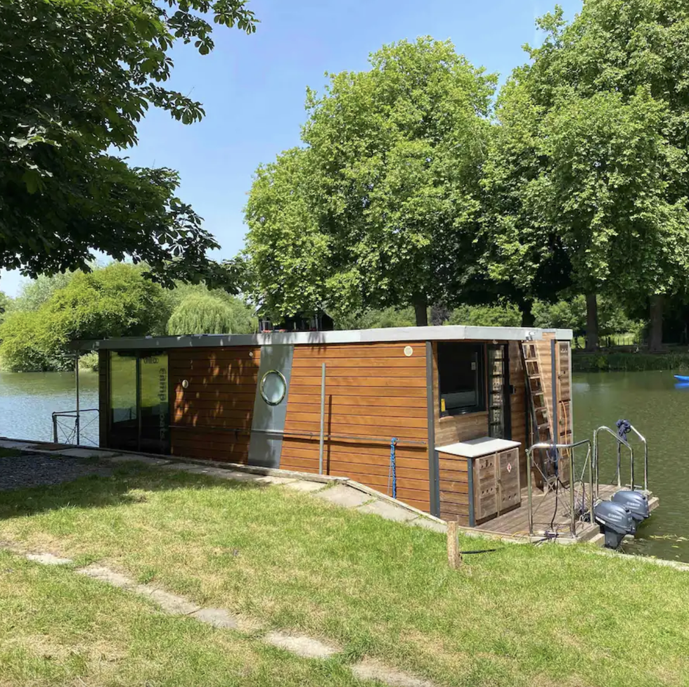 houseboat to rent on airbnb