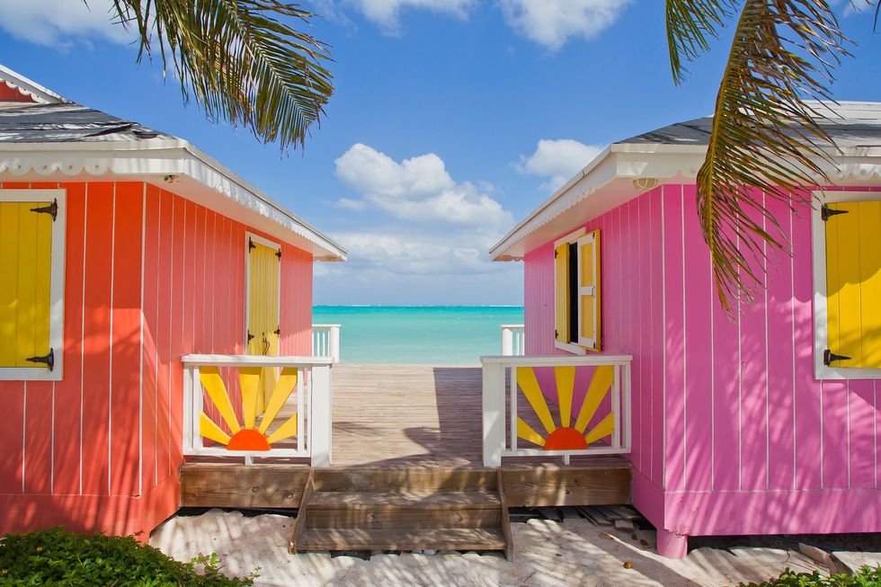 Kleurrijke strandhuisjes werden heropend op veel Caribische eilanden zoals Turks en Caicos