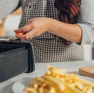 woman cooking with air fryer
