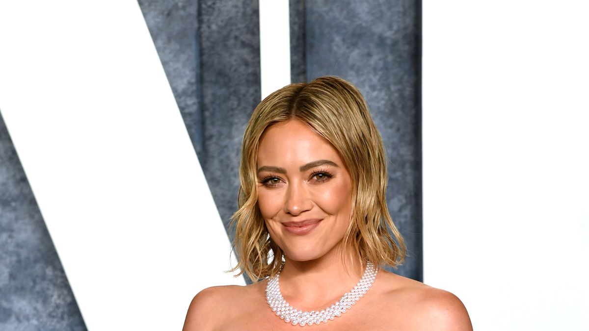 'How I Met Your Father' Star Hilary Duff Wore a Lingerie-Inspired Look ...