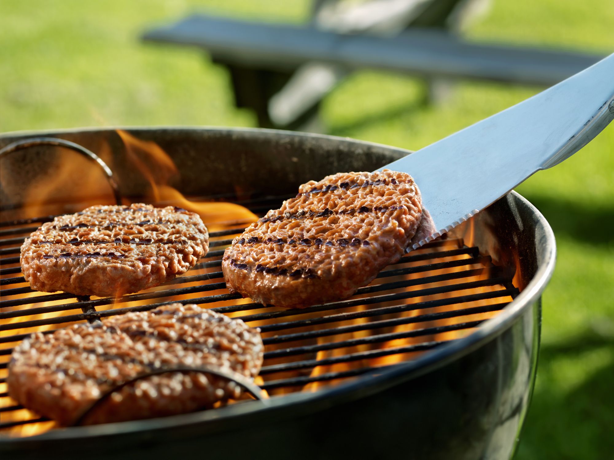 Federaal focus Vrijgevig How Long Does It Take to Grill Burgers? - Grilling Time for Burgers
