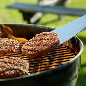 how long to grill burgers