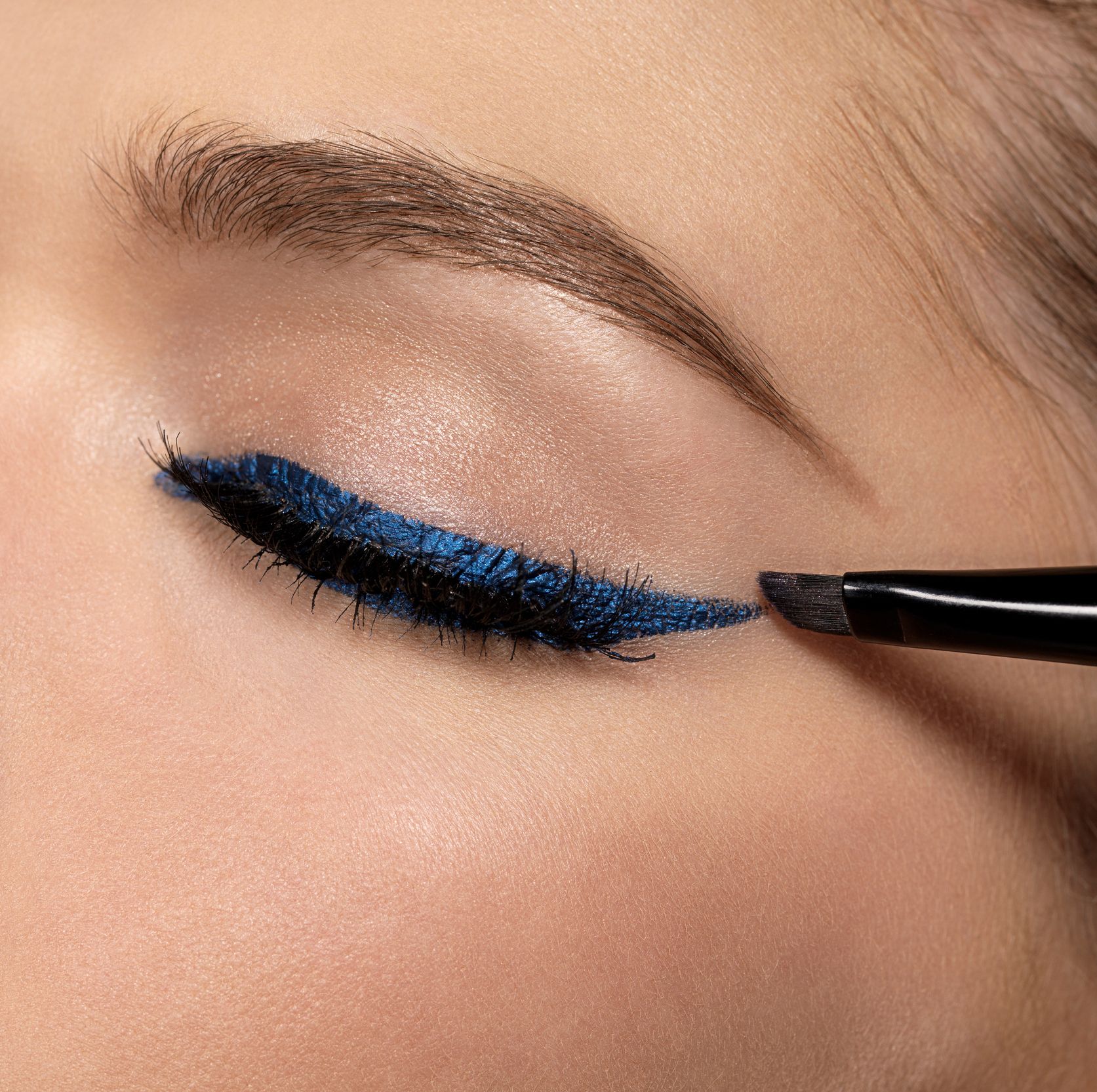 how to apply eyeliner step by step