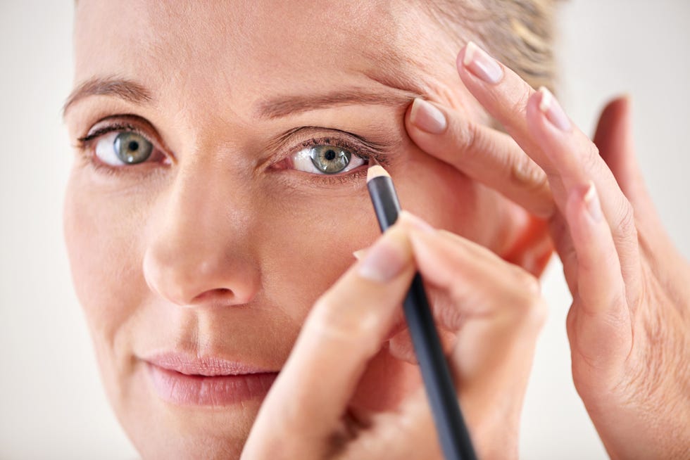 how to apply eyeliner