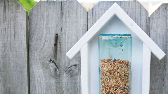 12 Easy Homemade Bird Feeders - DIY Bird Feeder Ideas