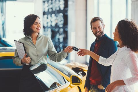  how-to-buy-a-used-car-close-the-deal 