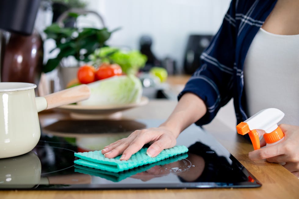 how to clean a hob