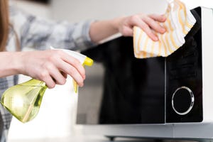 How to Clean Mold from Under Your Travel Mug's Lid, According to a Cleaning  Expert