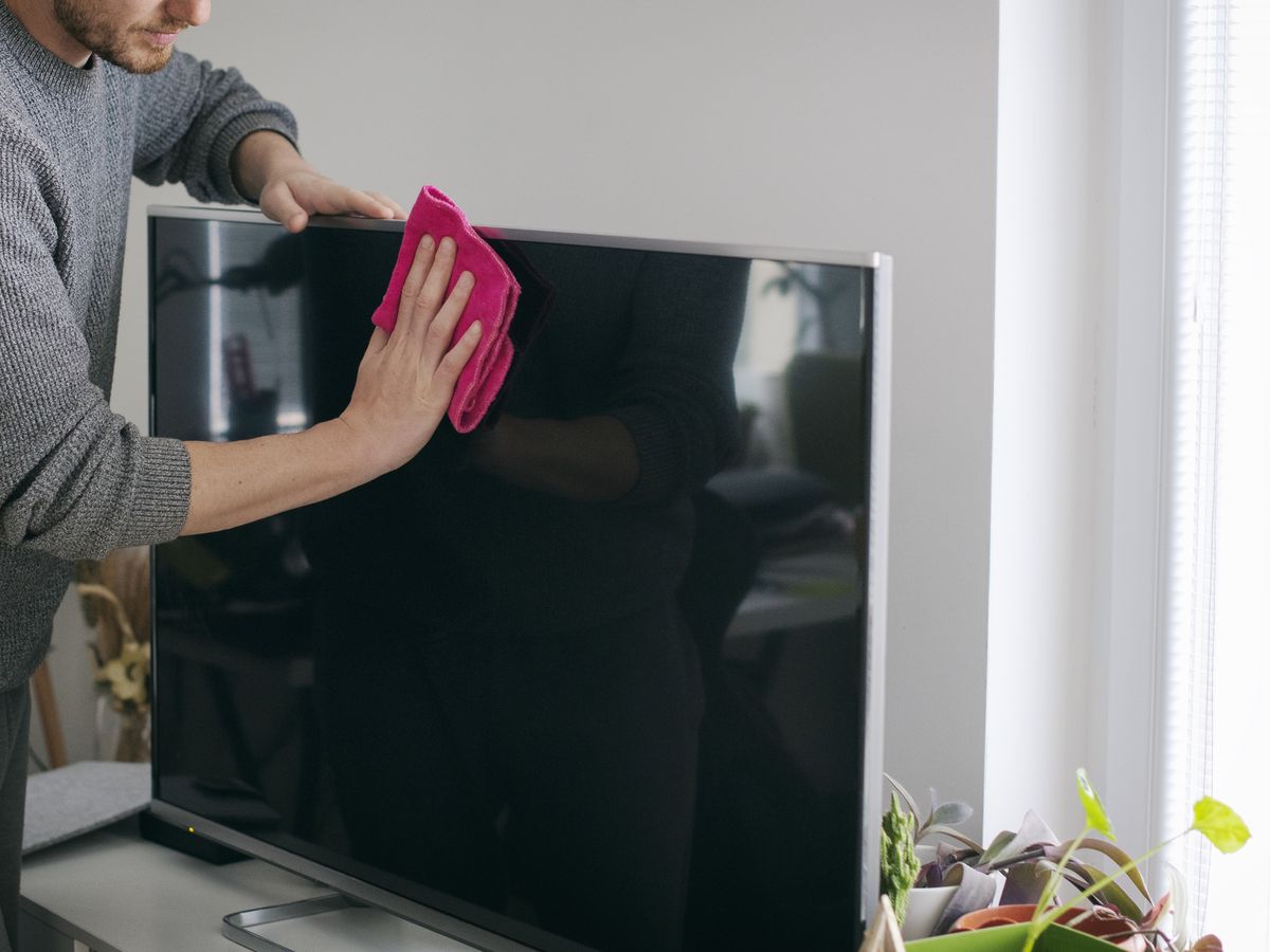 How to TV Screen - Ways to Clean a Flat-Screen TV