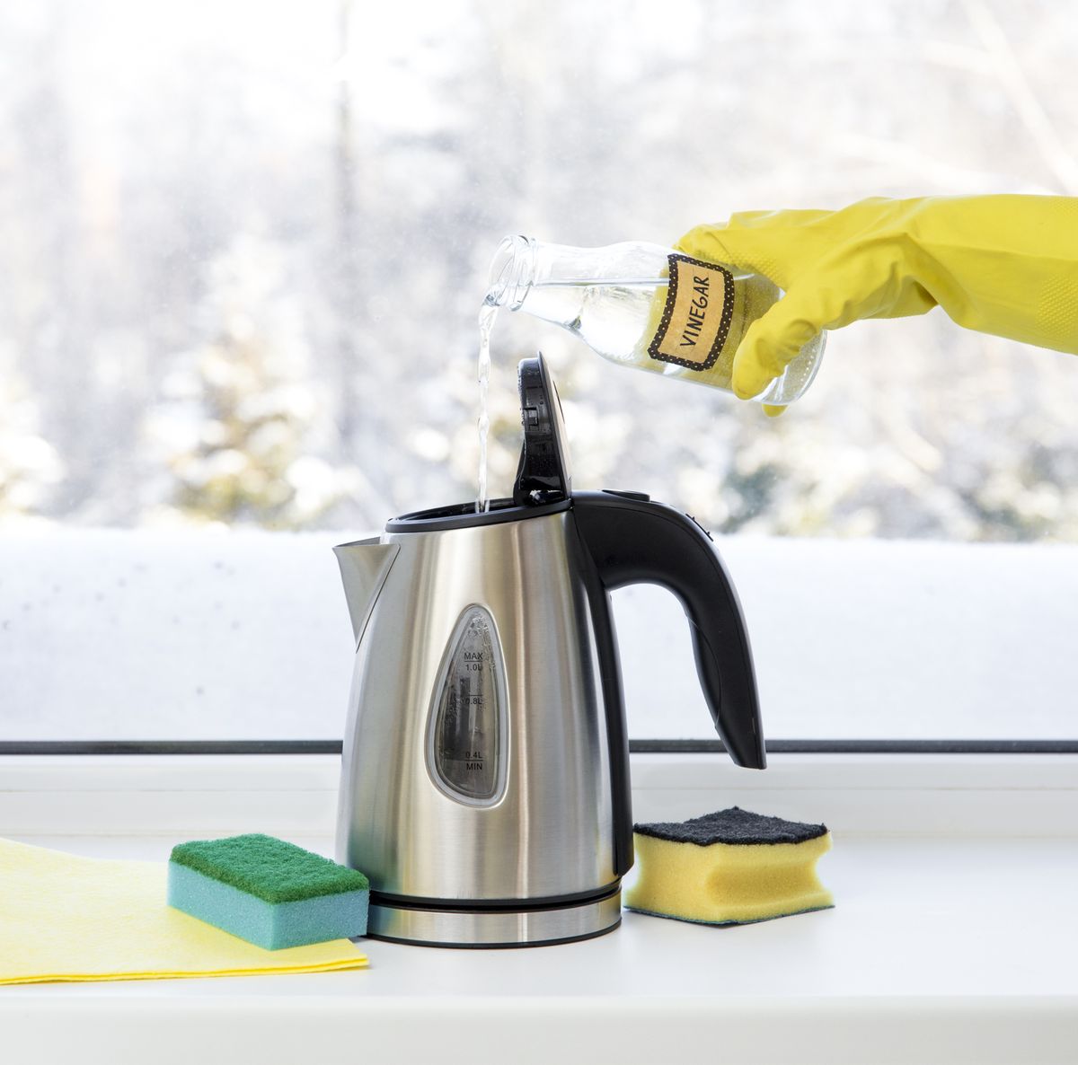 https://hips.hearstapps.com/hmg-prod/images/how-to-clean-an-electric-kettle-1582210366.jpg?crop=0.688xw:1.00xh;0.160xw,0&resize=1200:*