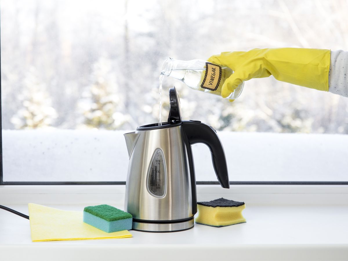 https://hips.hearstapps.com/hmg-prod/images/how-to-clean-an-electric-kettle-1582210366.jpg?crop=0.9066666666666666xw:1xh;center,top&resize=1200:*