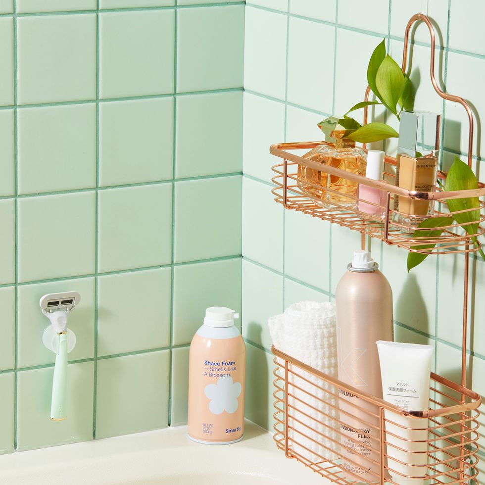 Mom likes to keep her bathroom neat and tidy. See her 9 simple