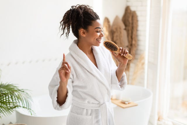 how to clean hairbrush