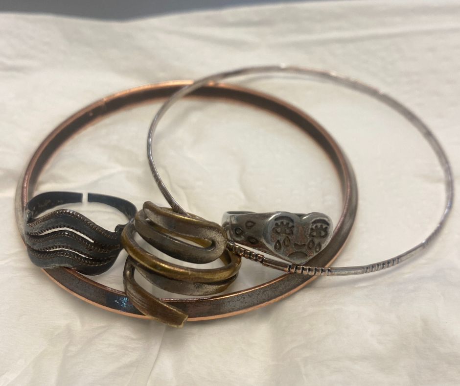 how to clean jewellery with toothpaste
