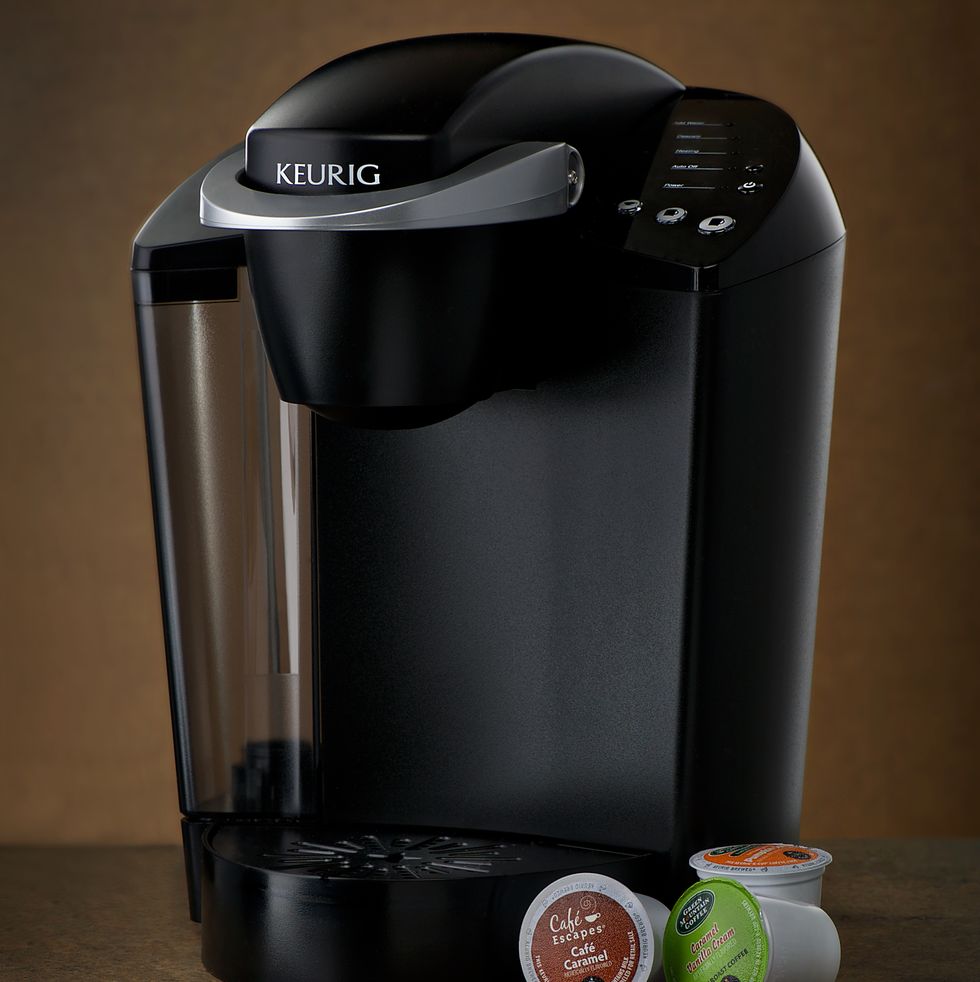 https://hips.hearstapps.com/hmg-prod/images/how-to-clean-keurig-1671568643.jpg?crop=1.00xw:0.668xh;0,0.206xh&resize=980:*