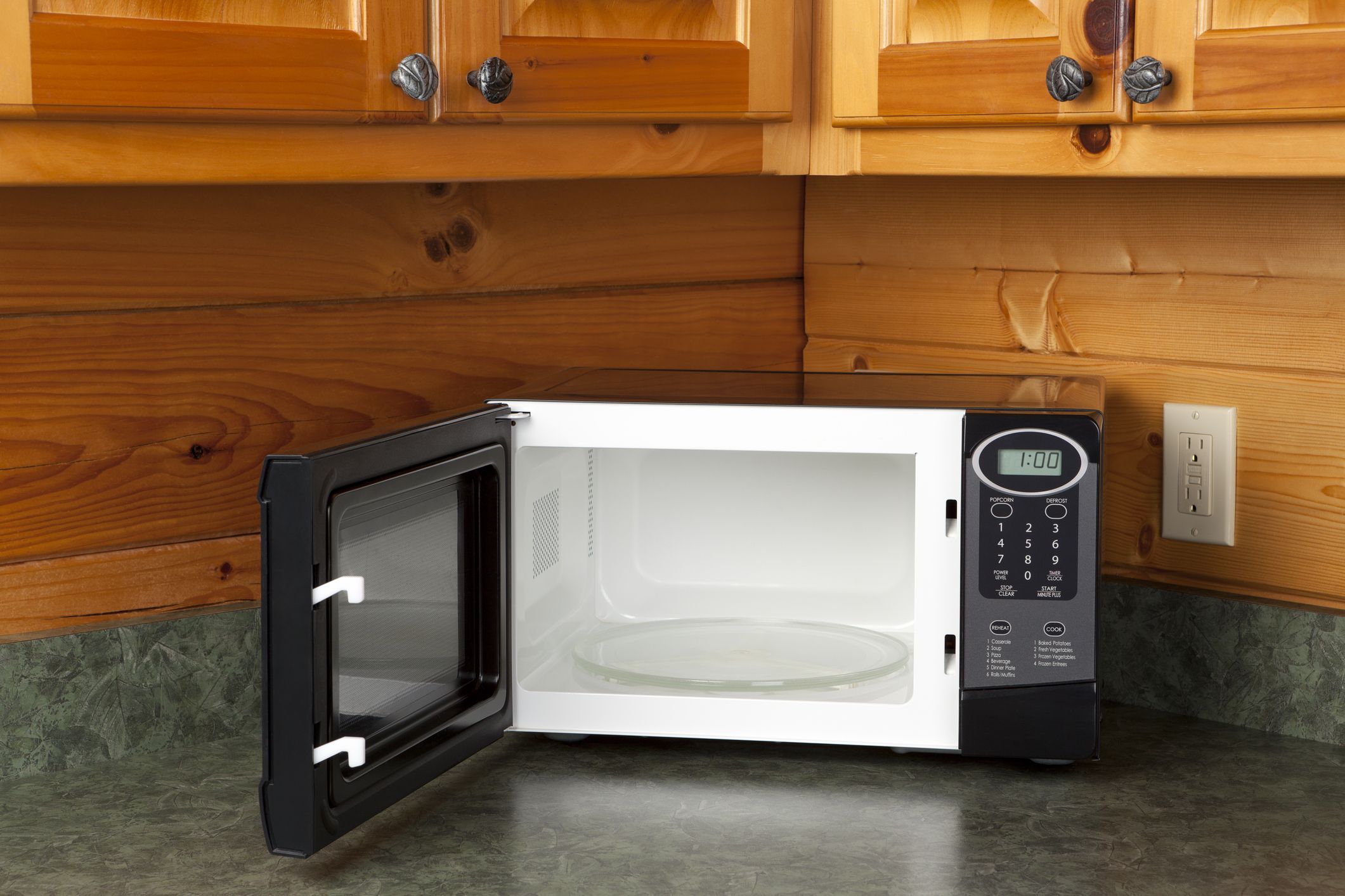 How to Clean a Microwave in 5 Easy Steps