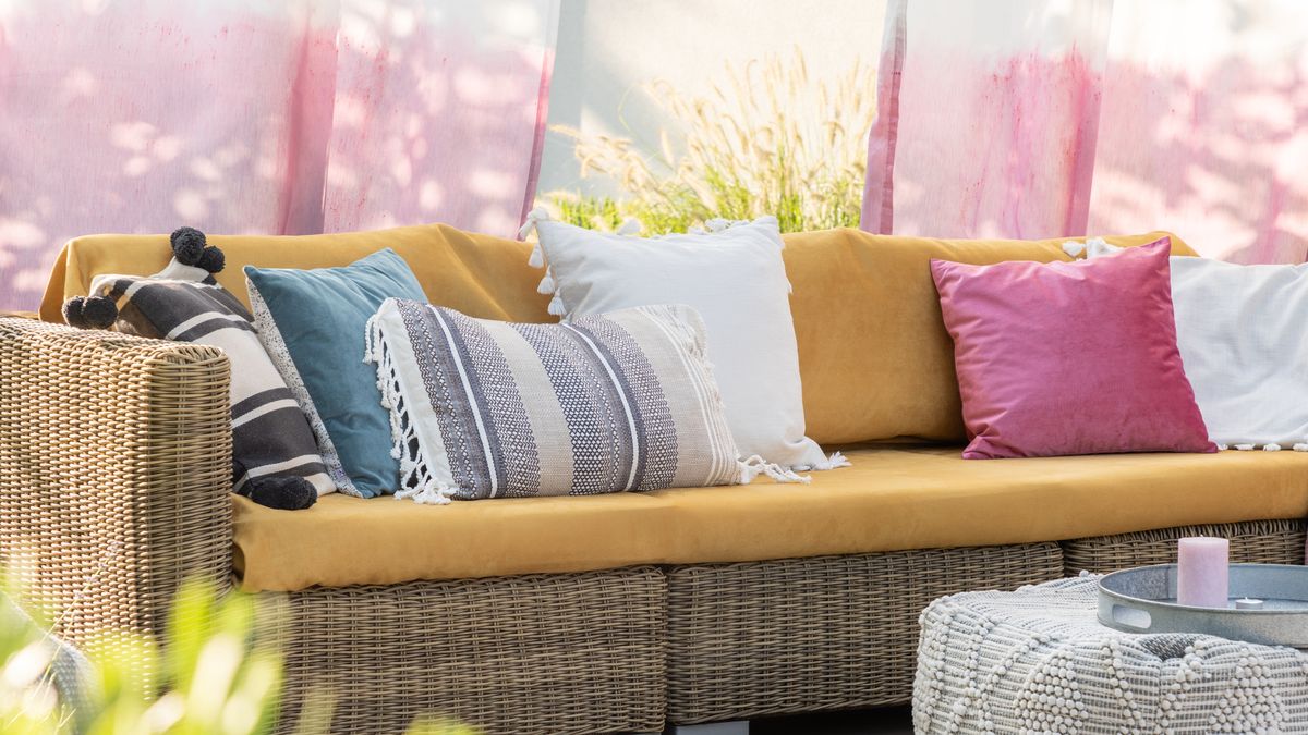 https://hips.hearstapps.com/hmg-prod/images/how-to-clean-outdoor-cushions-642ad0ef9e86c.jpg?crop=1xw:0.84375xh;center,top&resize=1200:*
