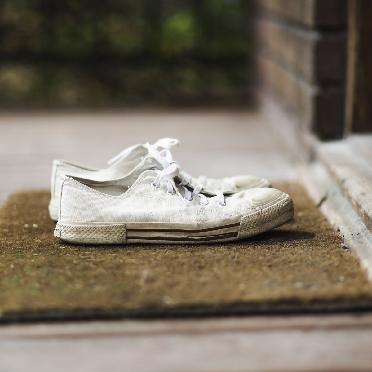 How to Clean White Shoes: Canvas, Leather & Suede