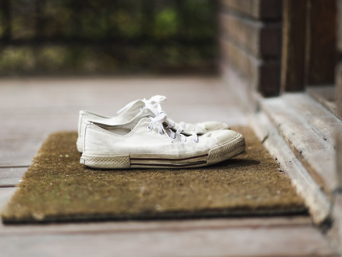 How to clean white shoes: canvas, cloth, leather and more