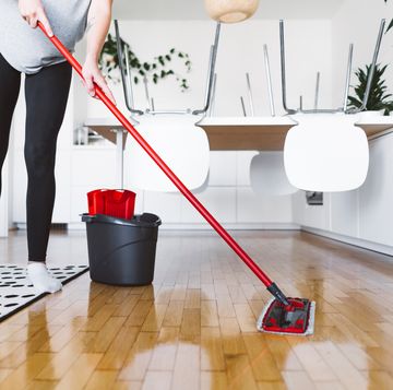 using mop to clean hardwood floors